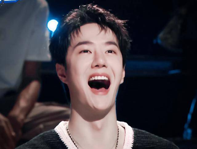 街舞充满笑点跟泪点,大老师惊喜现身,王一博藏不住的开心_合体_画面