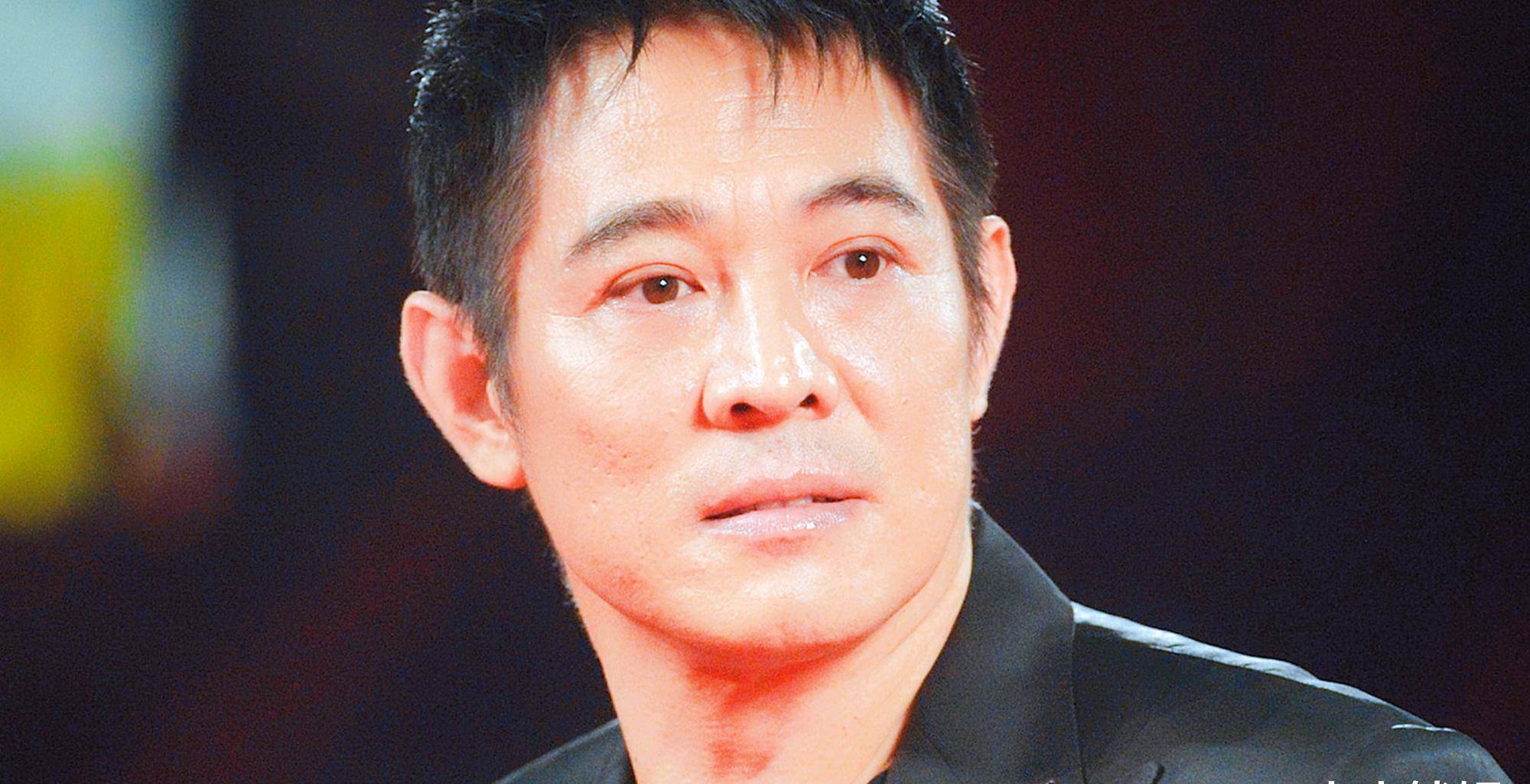 58岁李连杰现身五台山,在山洞盘坐冥想,疑似在祈福"消除业障"_电影