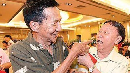 85岁的杨达和84岁的黄俊英，粤语相声艺术的泰山北斗