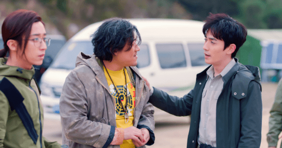 现在看管这个仓库的人是吴邪的三叔和二叔