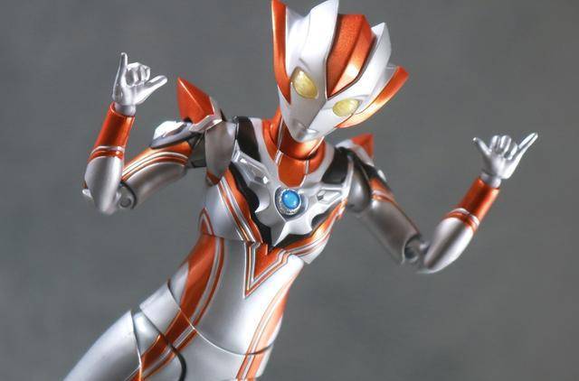 超萌的shf系列格丽乔奥特曼手办实物卡姐的大长腿赢她太多了_问题