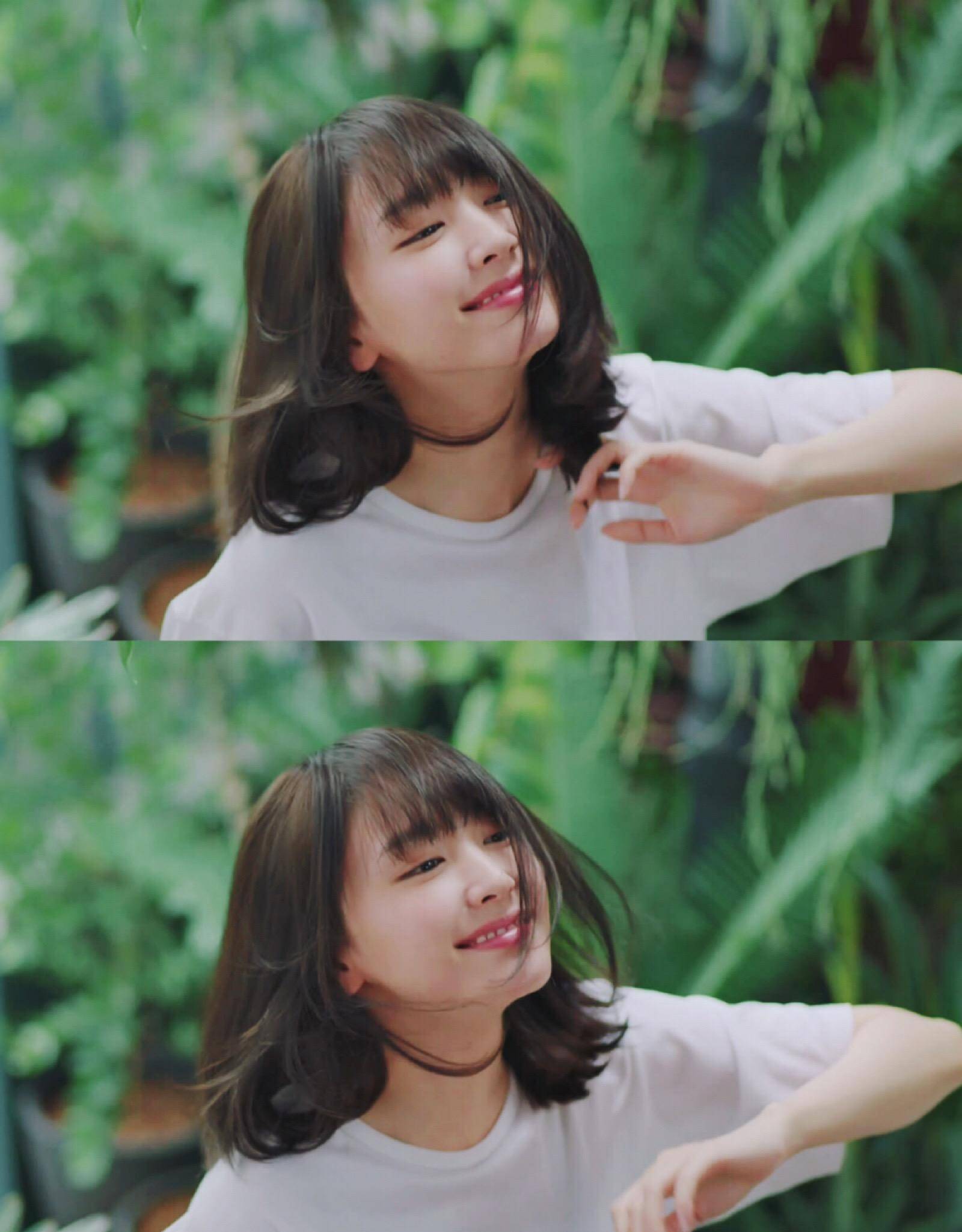 新垣结衣的微笑被誉为"天使的微笑",她的笑容搭配她的颜值真的具有