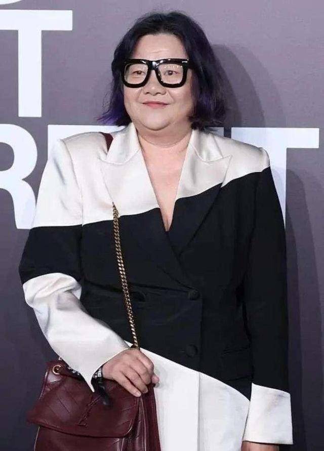 "名门痞女"洪晃:曾说女人一生要睡够5个男人,现有4段婚姻_陈凯歌_名媛