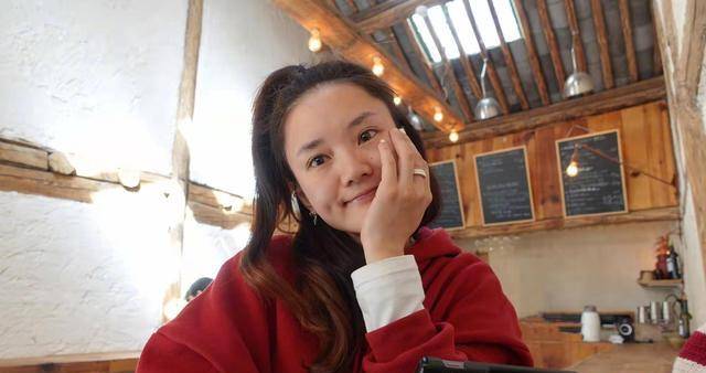 《红苹果乐园》女主角馨子37岁的生活状态保持得真的好棒呀_年龄_女孩