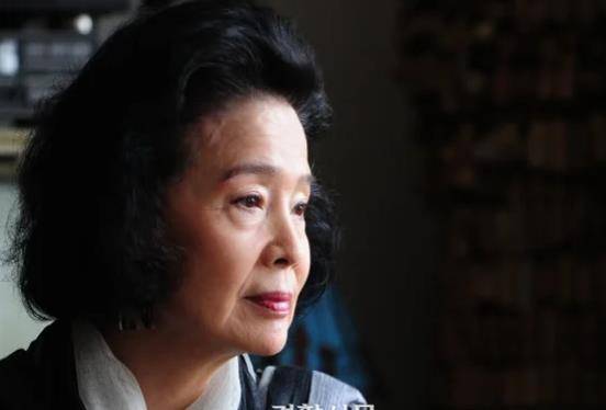 韩国影后尹静姬去世享年79岁,患老年痴呆10年,曾被传遭丈夫弃养_尹正