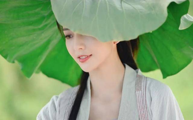 《浣溪沙》佟丽娅一袭红衣美回"飞燕",陈都灵终于不被吐槽颜值