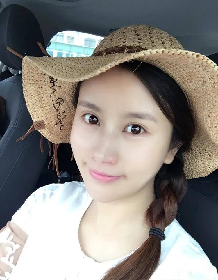 东方卫视伏玟晓晒照,33岁的她淡妆出镜,两婚两离的她状态相当好_节目