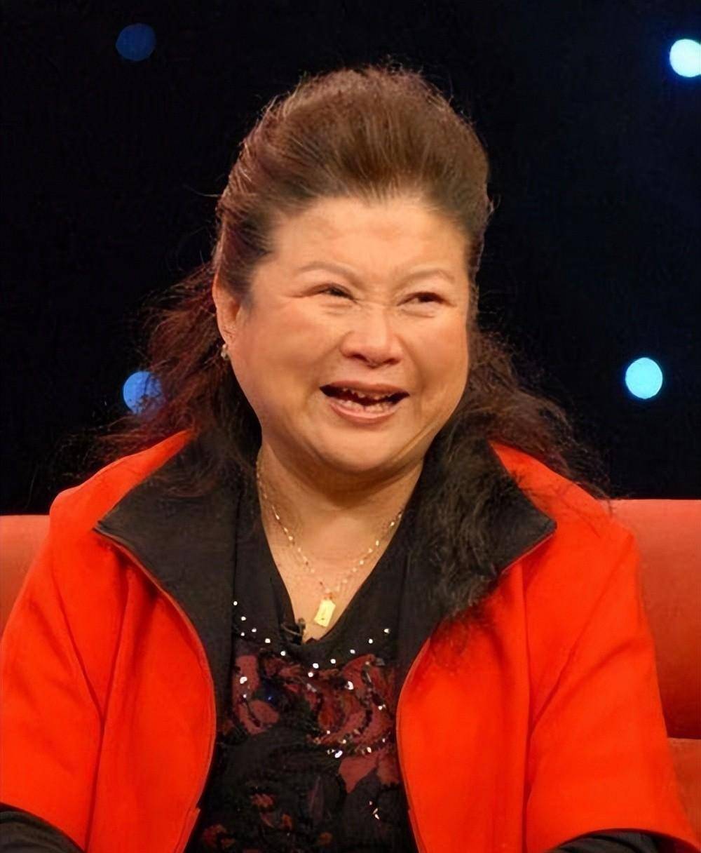 72岁的李静罕露面,近照显得年轻富态,你喜欢她饰演的大辣椒吗?