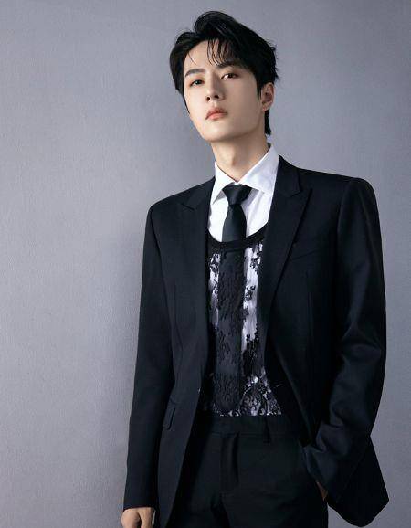 秦霄贤偶遇素人主动合影,路人却只想着郭麒麟,终究是错付了_老秦_视频