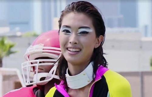 2016年10月份,一档名叫《爱上超模》的综艺,在国内火热播出,当时已经