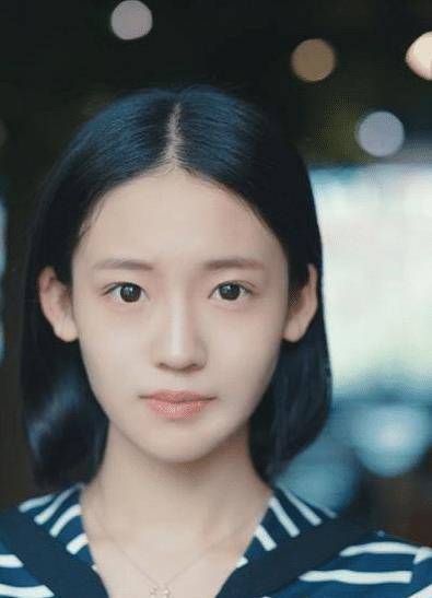 绿地女主张雨婷19岁写真集曝光,颜值超高,曾被多个大v转载报道_张玉婷