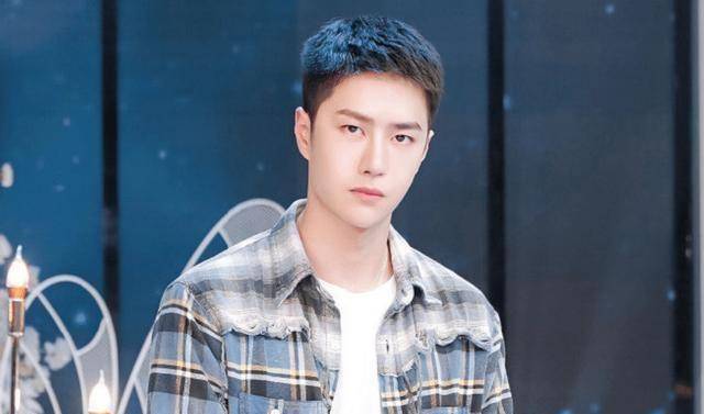 原来王一博录制的节目自曝外号,瞬间走红热搜榜,还意外撞上了知名歌手