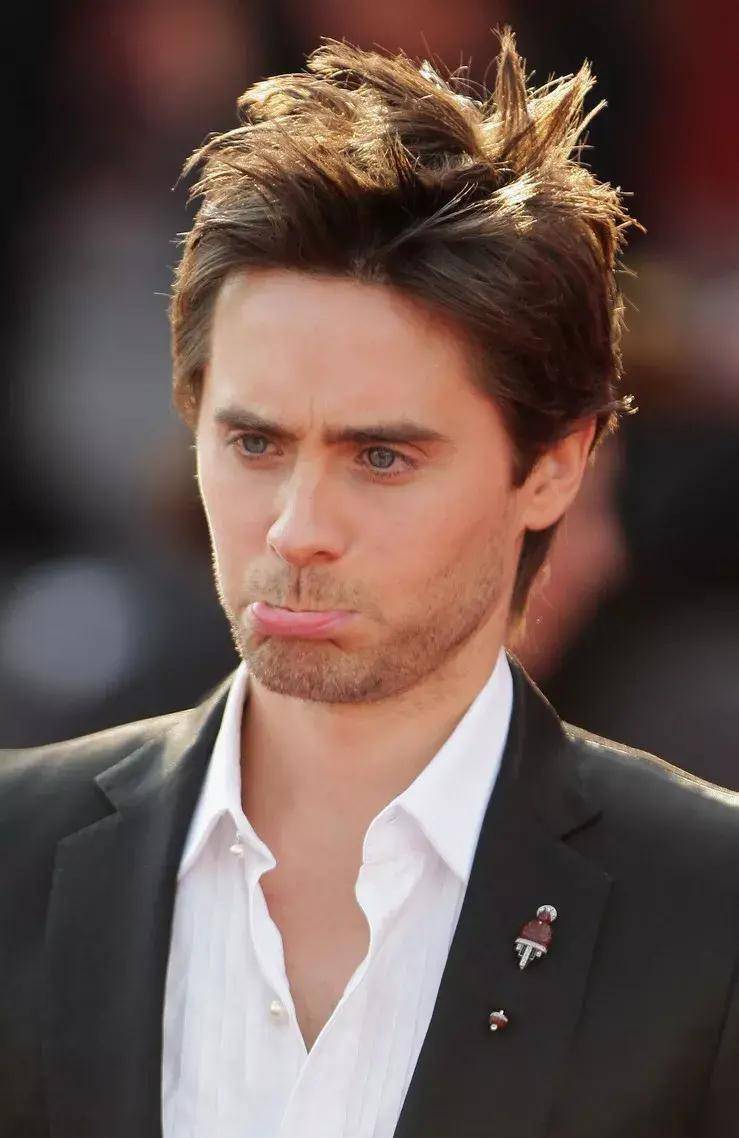 并像古董珠宝一样把它挂起来,并附上文字"laveugleparamour"("痴迷于