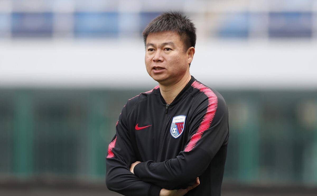 于根伟泰达俱乐部解散后,这一次扛起"津门虎"大旗的于根伟,在天津足球