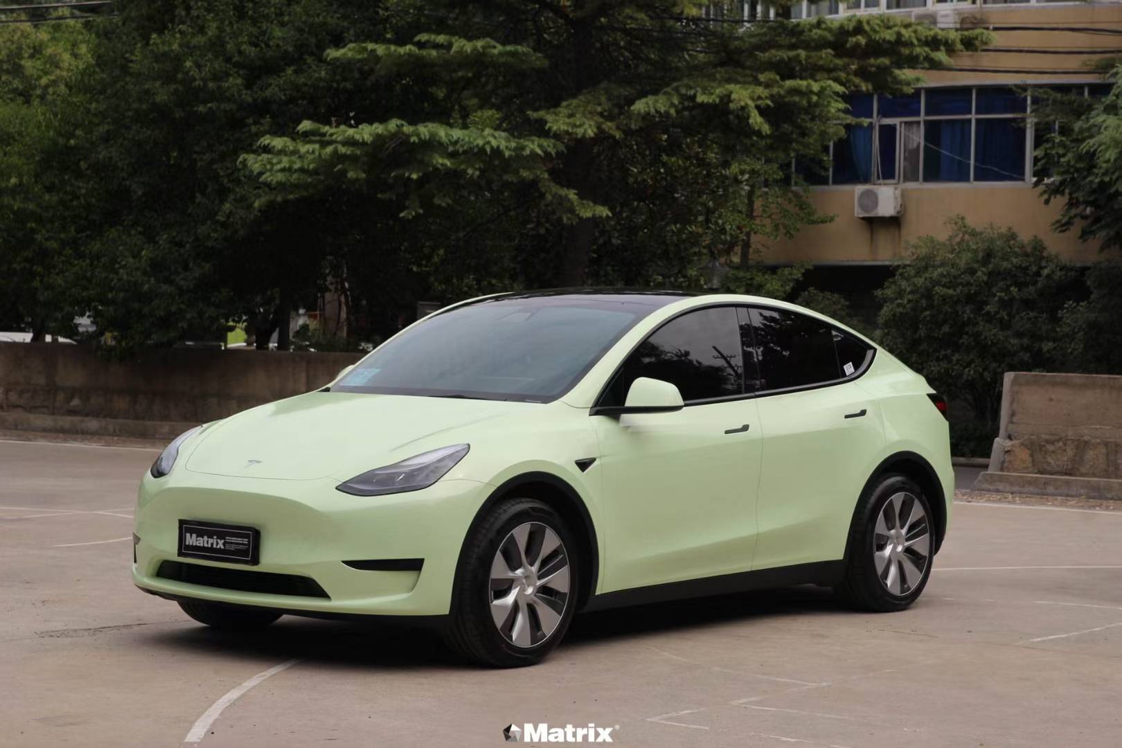 特斯拉modely-矩阵改色膜马卡龙牛油果绿,清新高级的