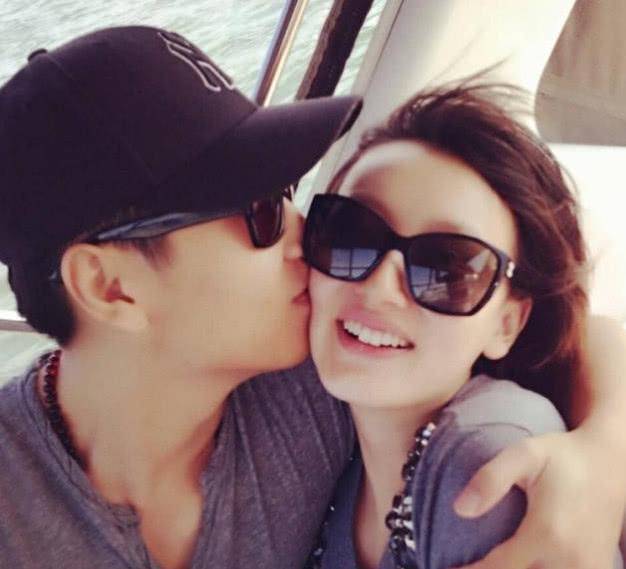 从夫妻俩发展成为同事,如今结婚多年恩爱如初_郭晓敏_爱情_李好和