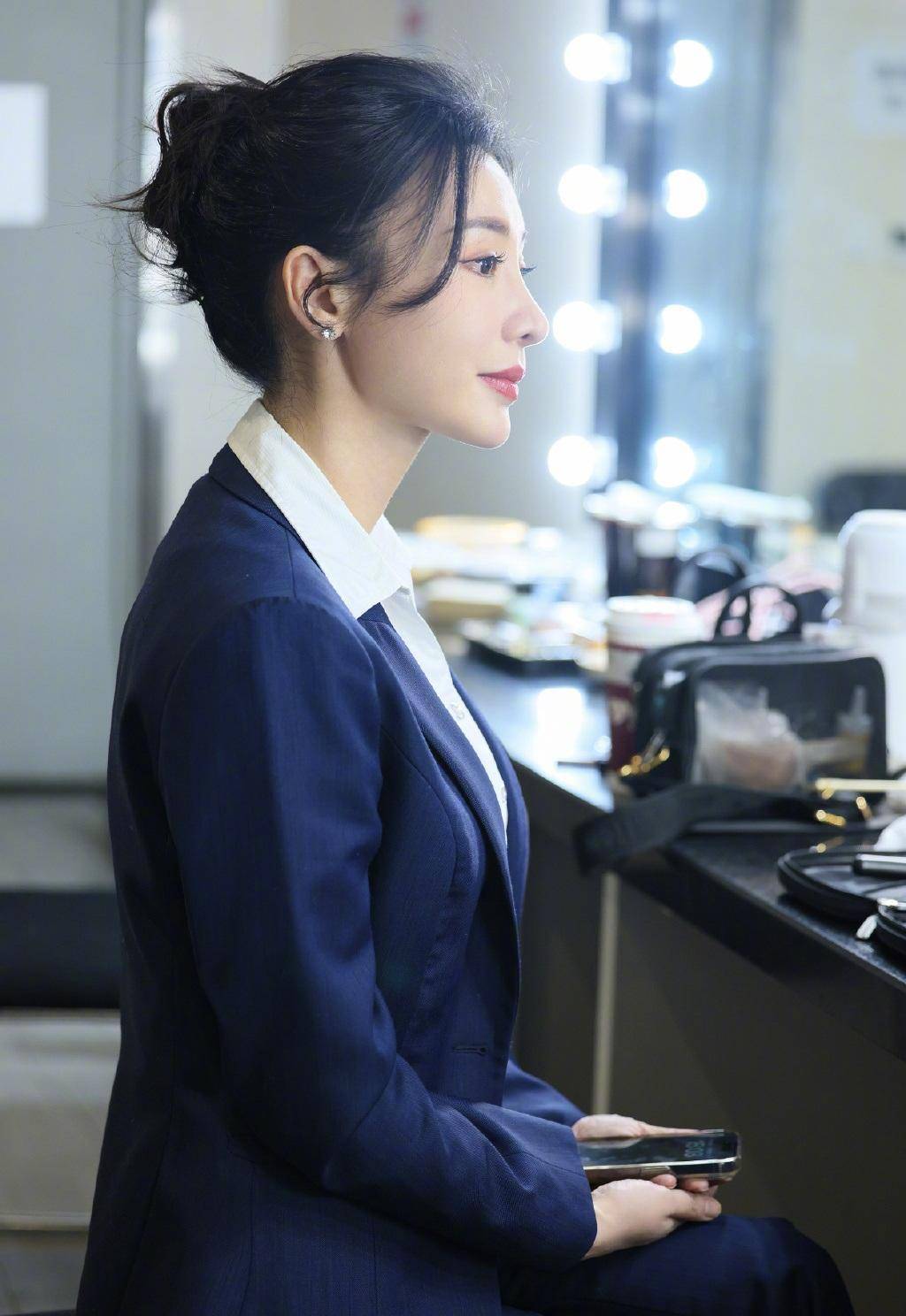 杨幂和王俊凯同台现场,秦岚和谭松韵一起比美,今年晚会超精彩_漂亮
