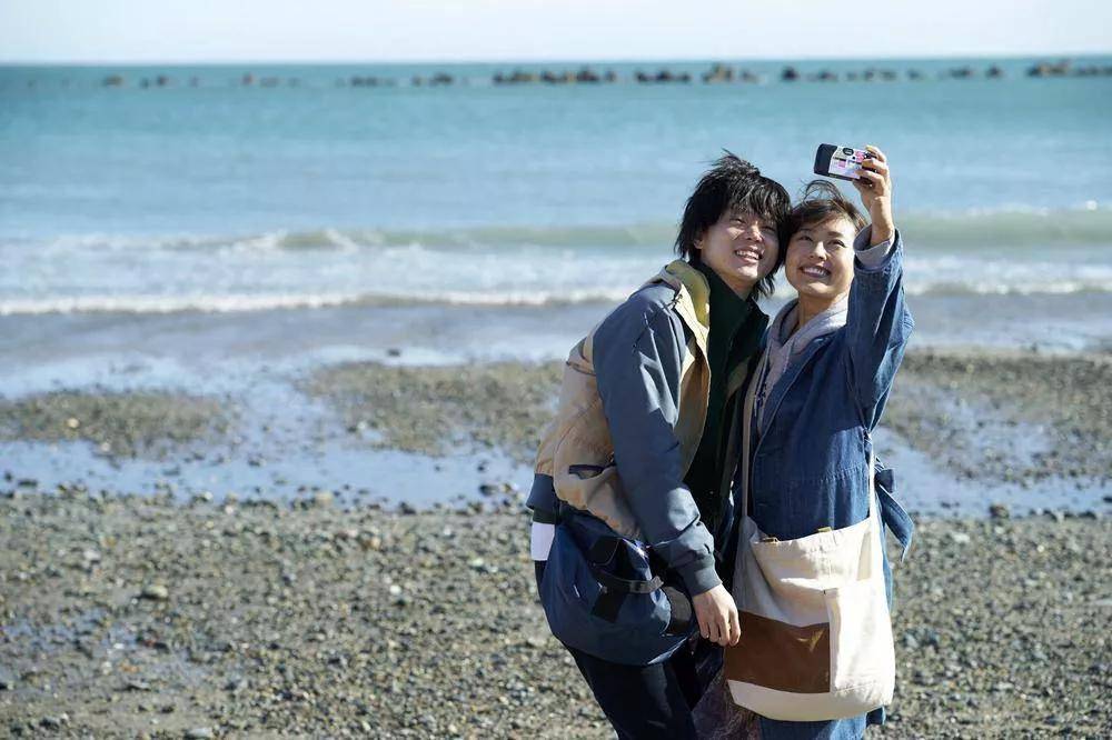 一见钟情 海誓山盟 同居一年后 全变味了 这就是电影《花束般的恋爱》