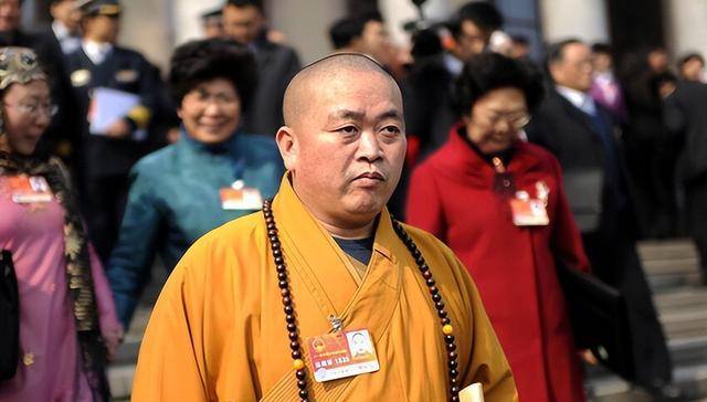 身穿16万袈裟一年狂捞2个亿,手握18家公司,释永信的商业帝国_少林寺