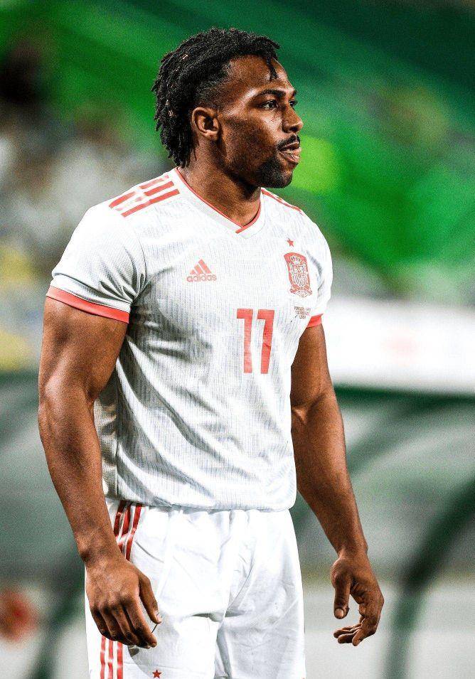 外媒:曼联准备报价约1亿欧元引进新援,他就是狼队特拉奥雷_训练