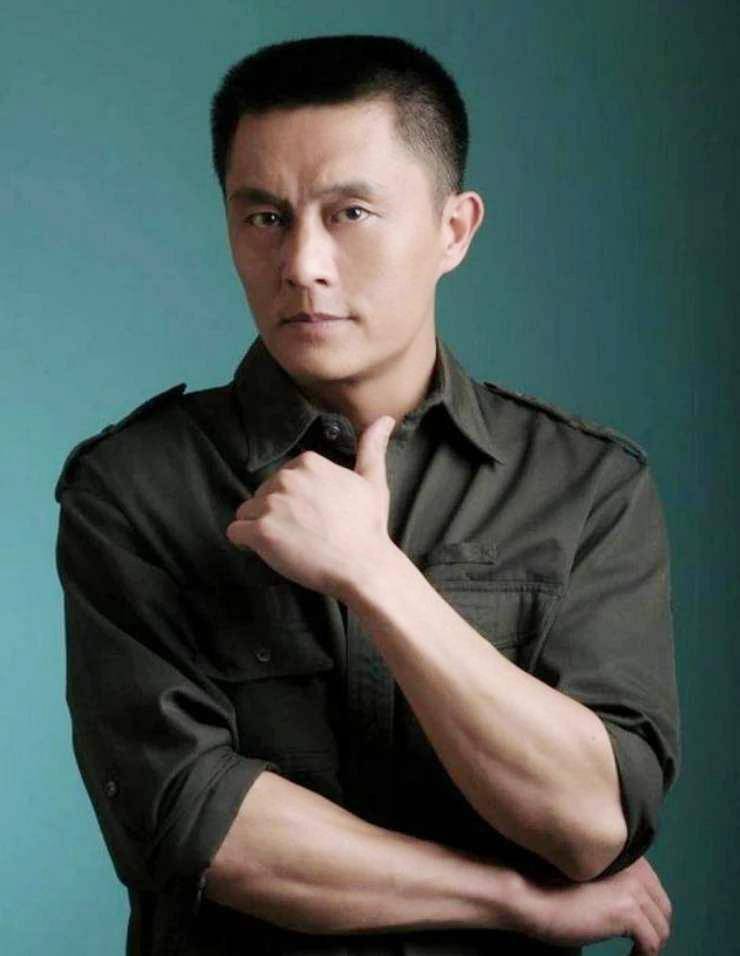 "肌肉男"常戎:教训刁蛮洋演员,成功抱得美人归_张远_何琳_卡瓦罗