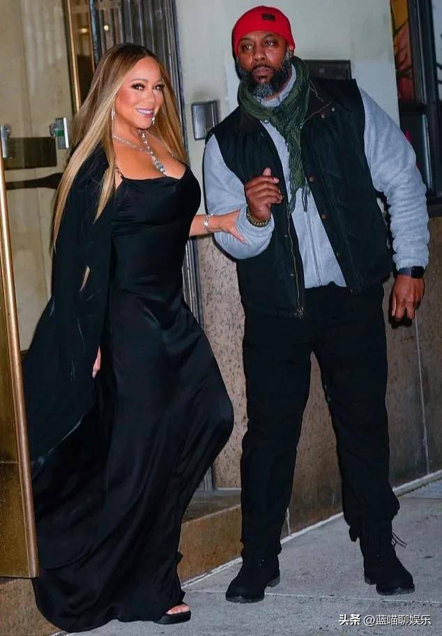 玛丽亚·凯莉身穿黑色深v礼服,披着飘逸的斗篷,性感十足_玛利亚·凯莉