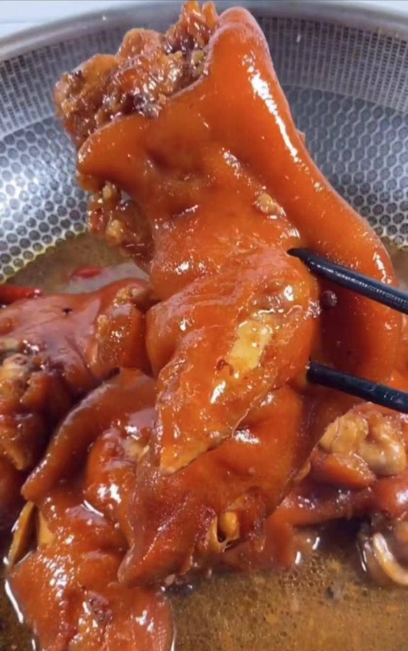 酱猪蹄,年夜饭桌上的硬菜 这样做全家都吃不够_小时候_爸妈_开水