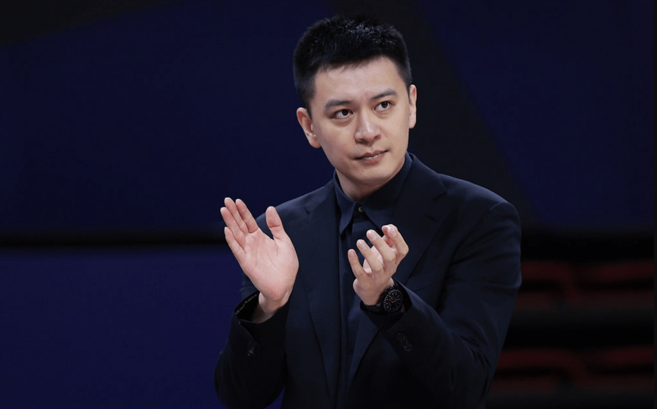杨鸣因身体原因卸任辽篮主帅！三连冠功勋暂别帅位，乌戈临时接棒