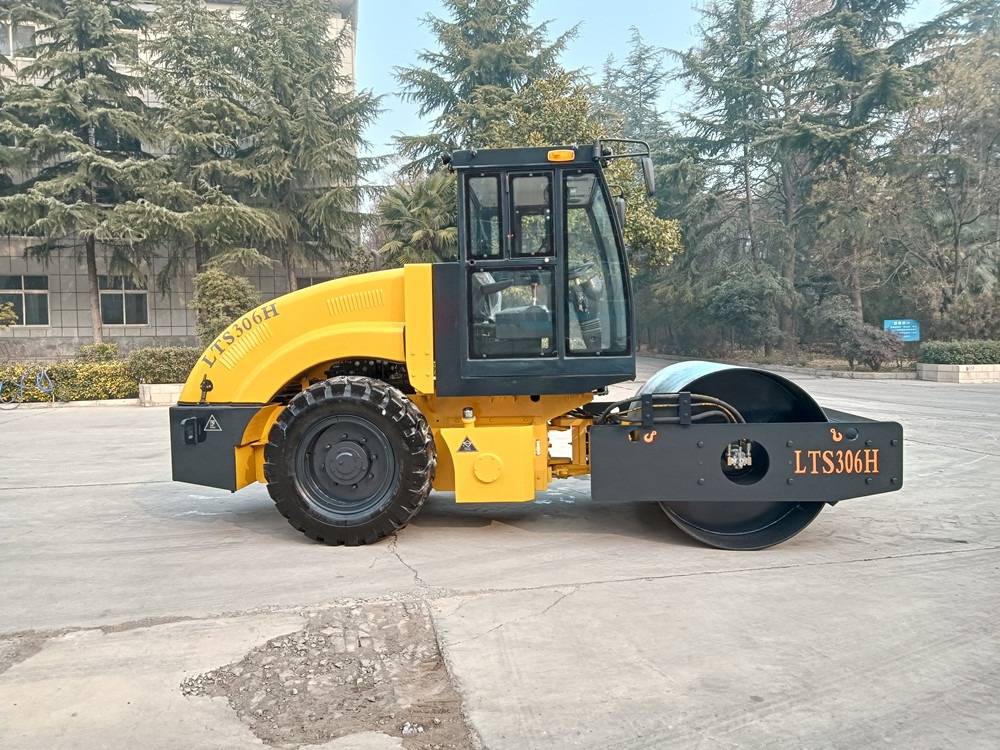 好机升级,性能加码,路通国四6吨单钢轮压路机!_机型_全液压_振动