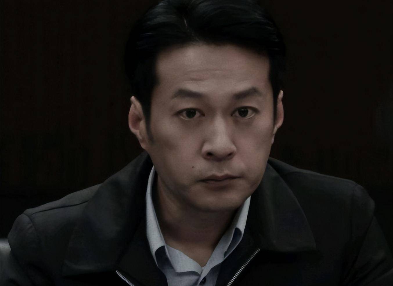 去年热播剧《扫黑风暴》谭凯饰演的大反派董区长,让他又大火了一把.