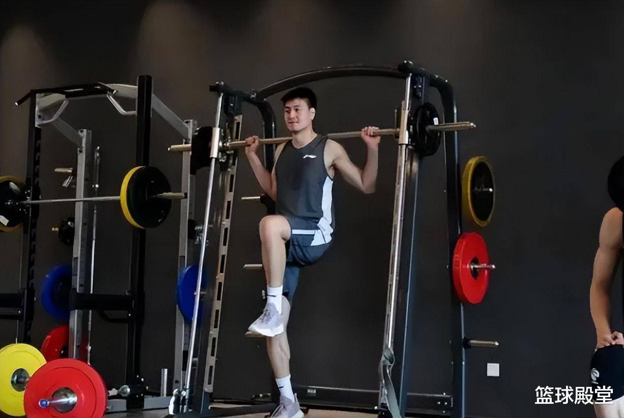 欧俊欢正式来青岛集训 表达了自己的反应,刘薇薇回应玻璃时代目标