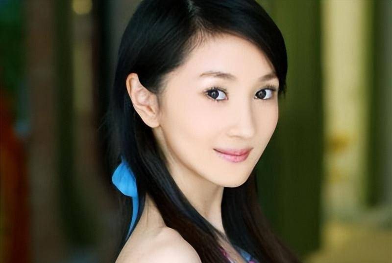 直到她遇到了自己现在的富豪老公,虽然是圈外人,但是对许还幻非常宠爱