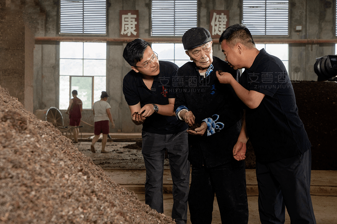 追忆张支云:带走一个时代,留下三瓶酱酒_试验_茅台镇_工作