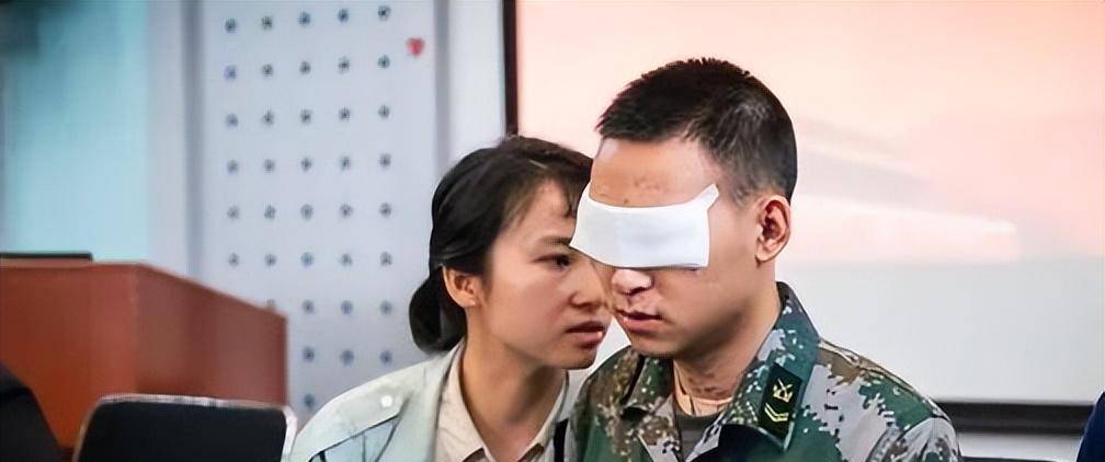 杜富国升级当爸爸,他是排雷英雄,而他的妻子也一样值得尊敬_王静_女孩