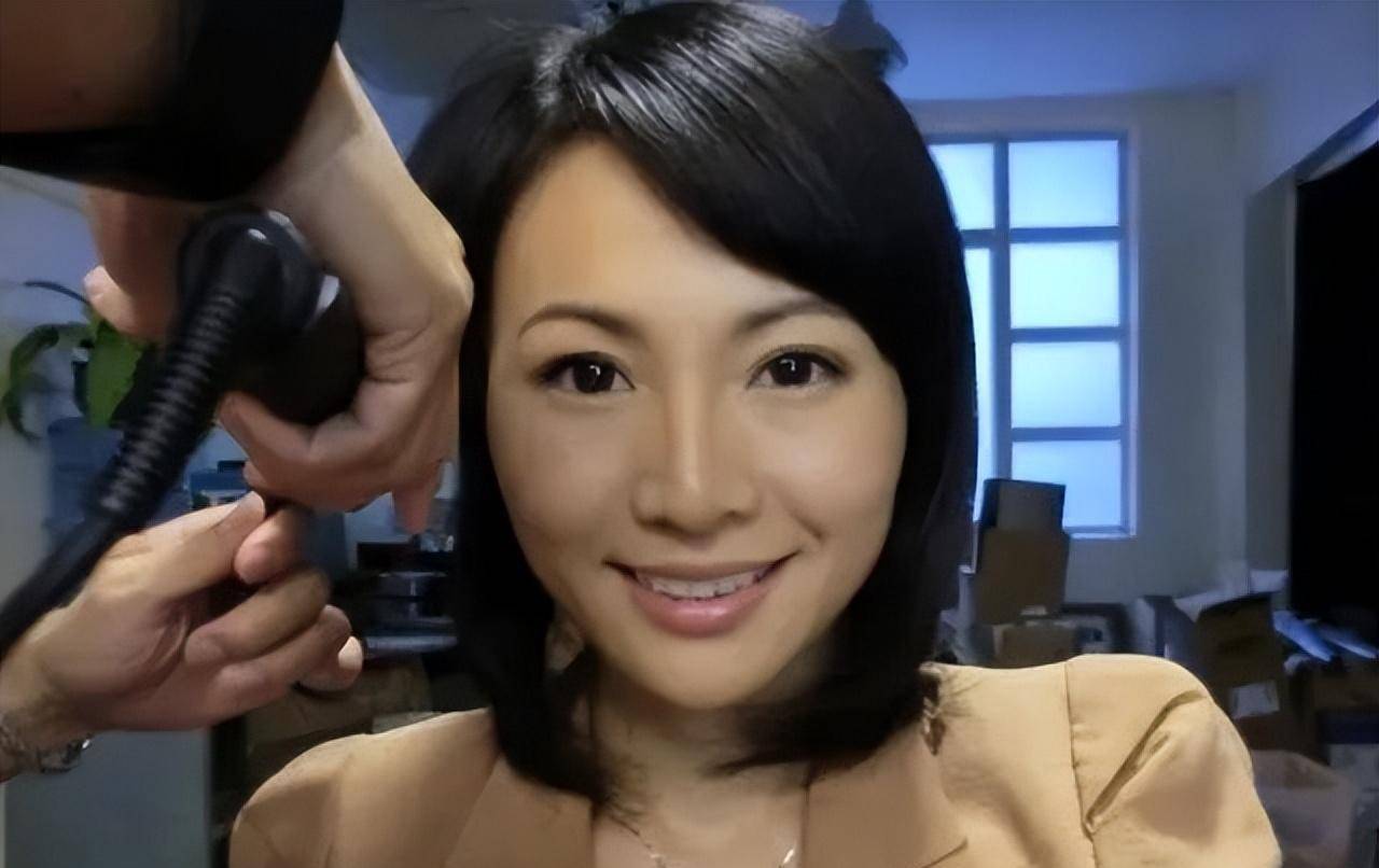 四川女人嫁给香港导演,拍短视频爆火,成为千万粉丝年入500万元_邓宇澄