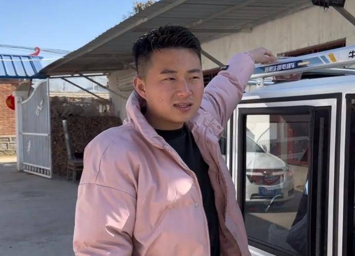 农村小杨为父母错误买单,24岁照顾4个残疾,被网友质疑是剧本_生活