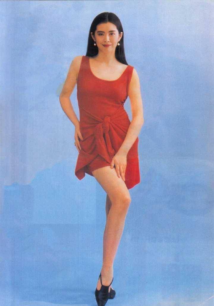 王祖贤新年照!素颜认不出,虽然看不到皱纹,但老人真实感明显!