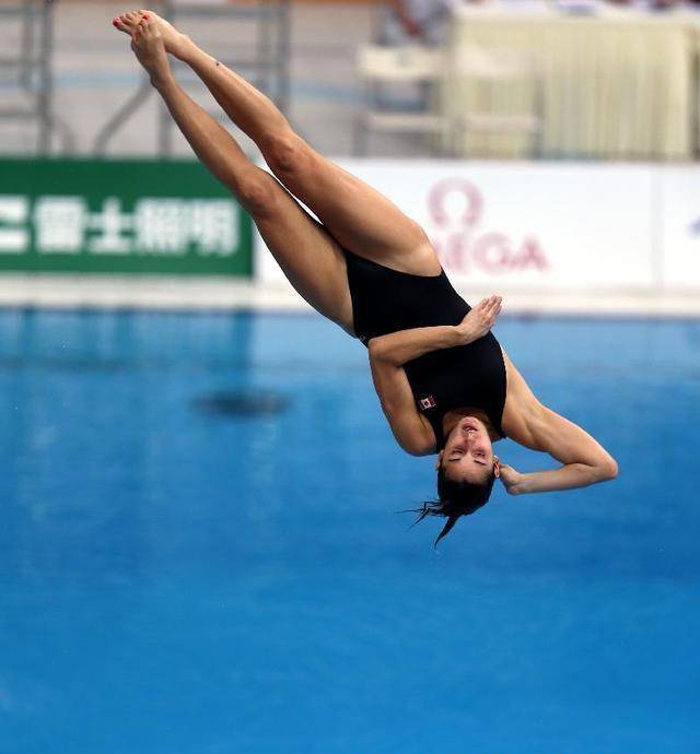 女跳水运动员穿三角泳裤频遇尴尬,何不改用四角裤?