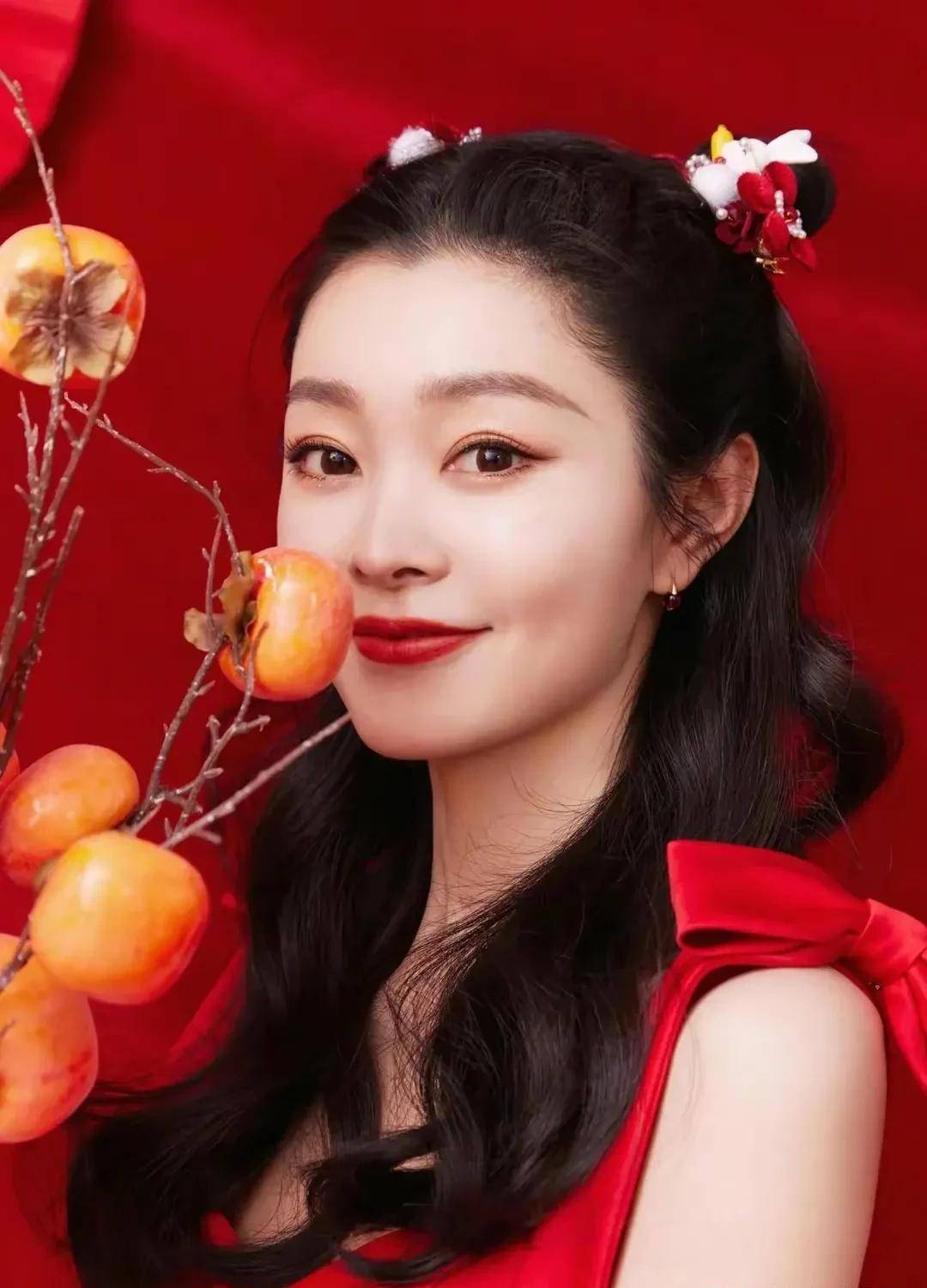 女明星新春打卡:宋轶江疏影万茜杨紫赵丽颖宋祖儿刘诗诗唐嫣_美得_大