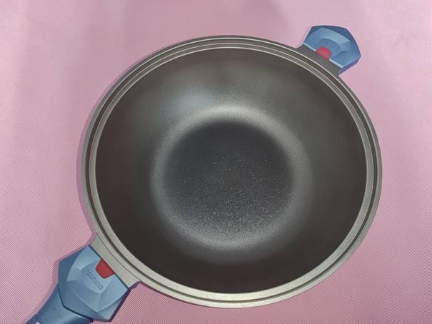 一口锅解决烹调厨具问题帝伯朗Century城际系列八合一浮雕多用锅