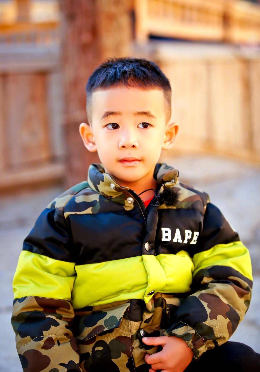 还记得《爸爸去哪儿》里的jasper吗?现在长这样_陈小春_电影_斯帕