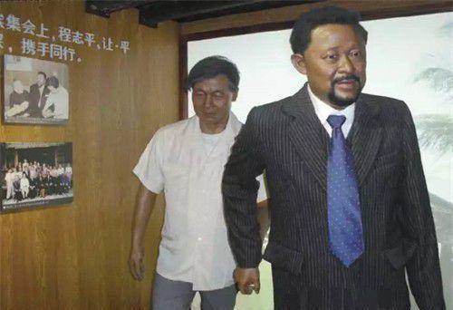 加蓬_程志平_父亲