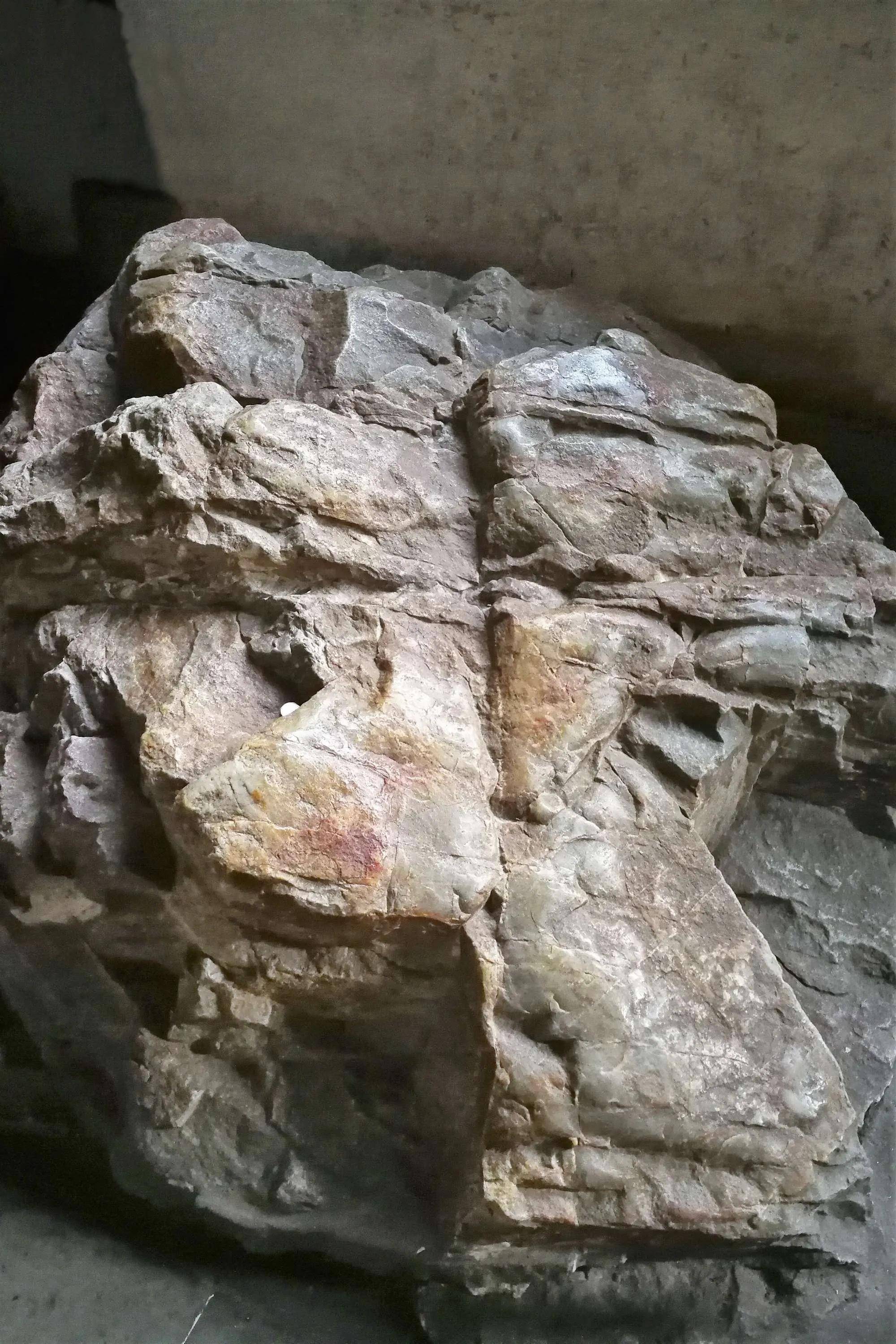 这是大雄宝殿内的兴福石这是兴福寺门前破山涧兴福寺门前的涧在唐朝