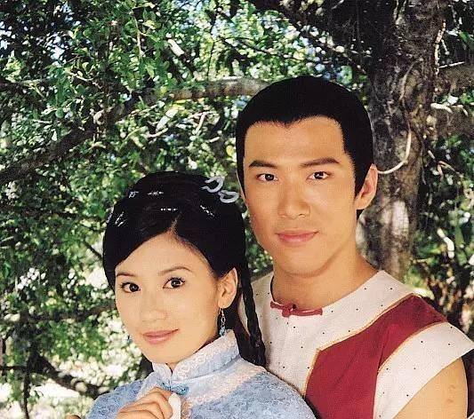 48岁黄少祺,与交往14年女友低调结婚,育有2个儿子颜值高_剧中_贾静雯