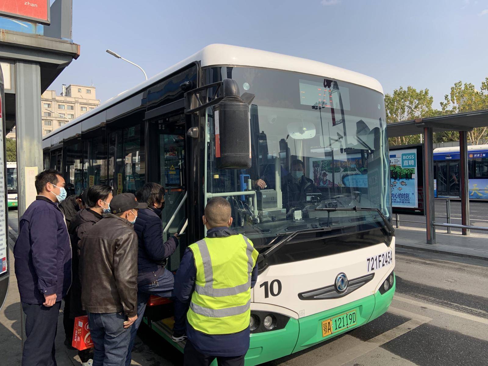 武漢公交多舉措接力春運返程高峰_武昌火車站_乘客_運營