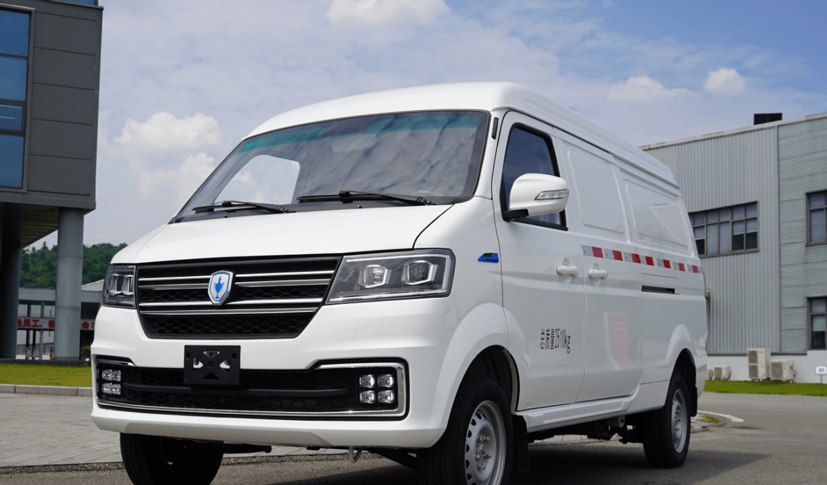 整车空间实用,华晨鑫源新海狮ev新车型上市,售13.