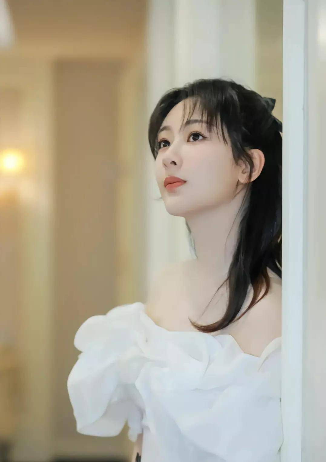 闭月羞花,仙女下凡,如花似玉,国色天香,美若天仙[爱慕][爱慕]杨紫化