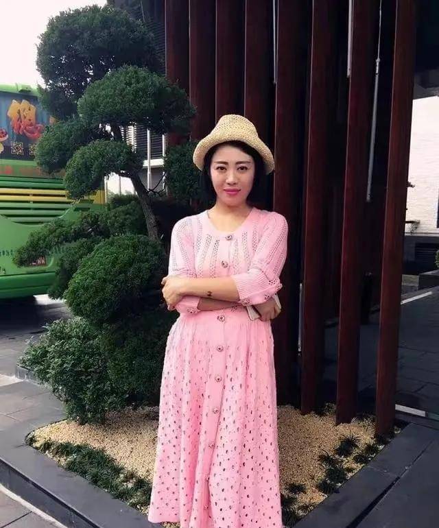 王小利:和前妻7年之痒后离婚,二婚娶小11岁李琳,如今苦尽甘来_温美玲