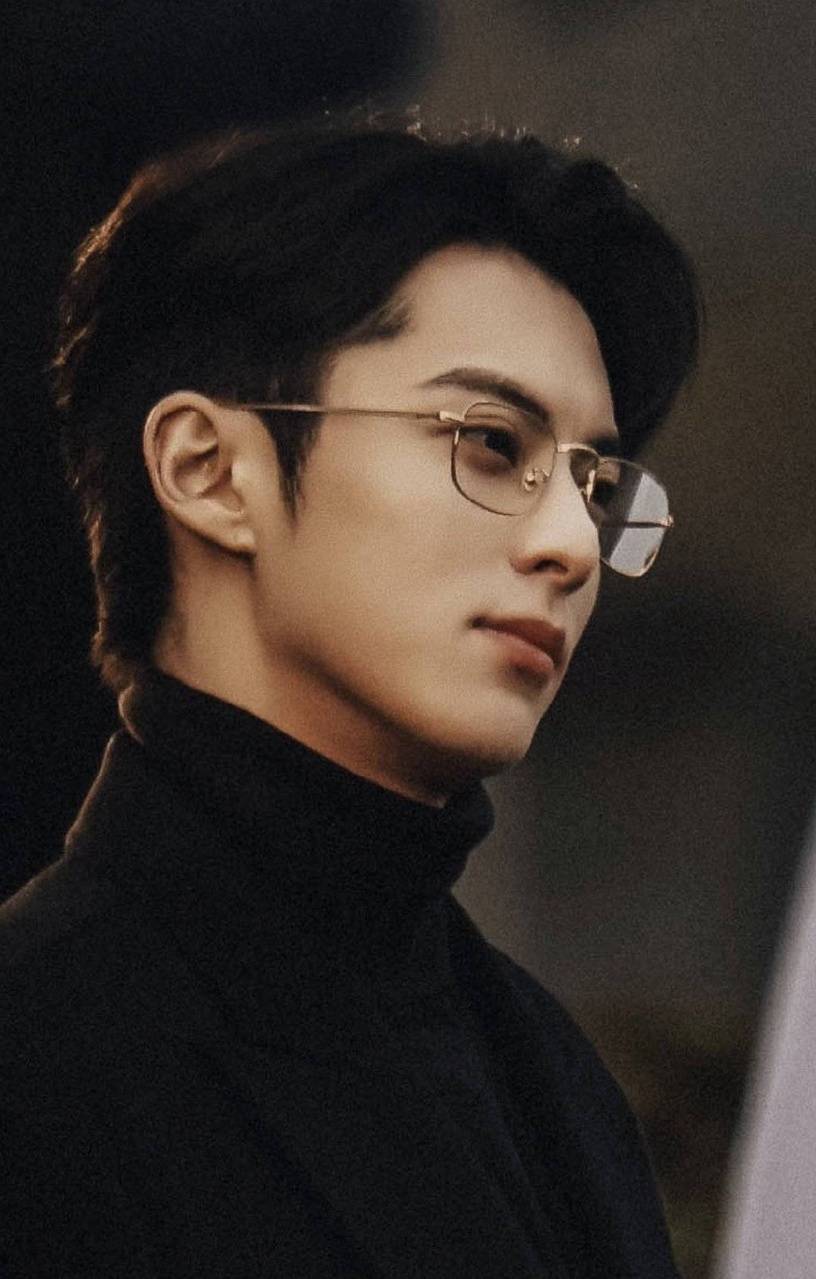 王鹤棣自2022年《苍兰诀》走红后,就成为人气小生,他也是公认的帅哥