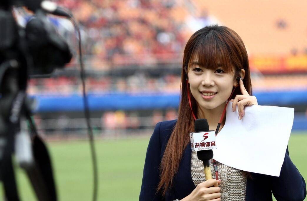 体育记者李璇的照片图片